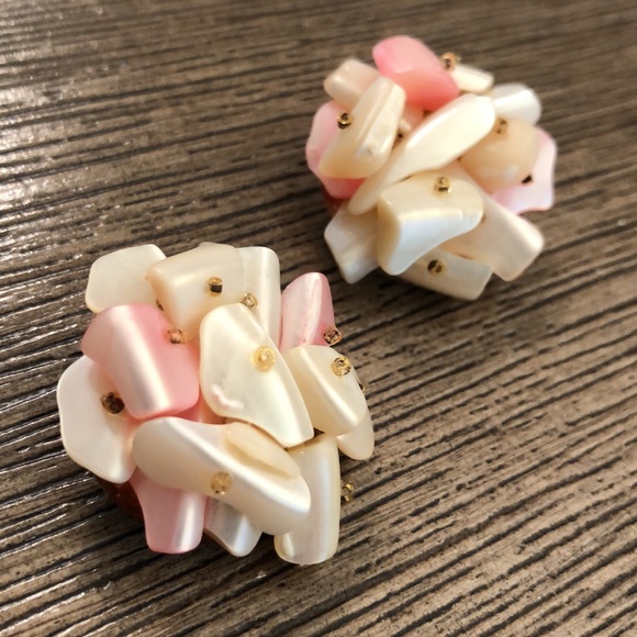 Vintage JAPAN Clip Earrings Ivory Mother of Pearl - Picture 4 of 14